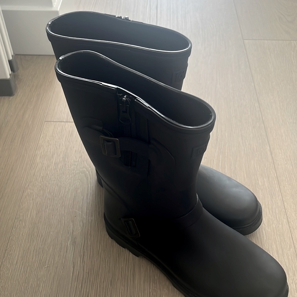 Brand new totes rain boots
